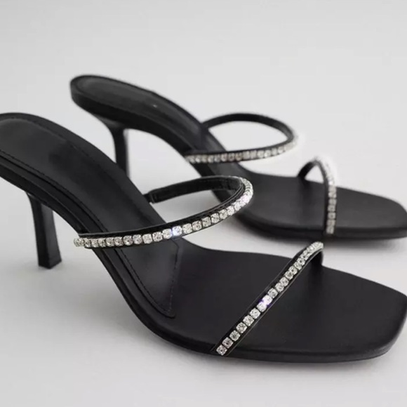 NWT Zara Low Heel Sandals Black size 40/ USA 9